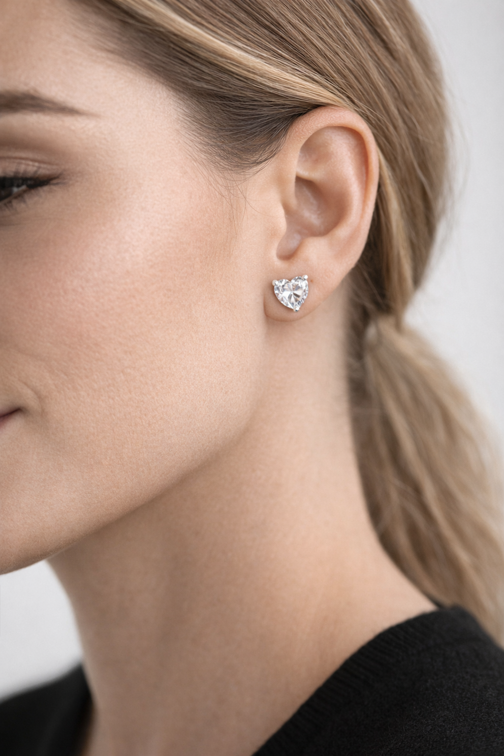 4.7mm Heart Diamond Stud Earrings