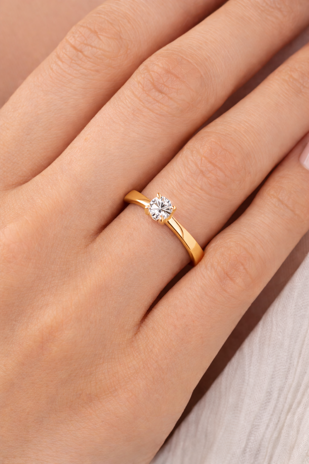 0.59 ctw Round Solitaire Diamond Engagement Ring